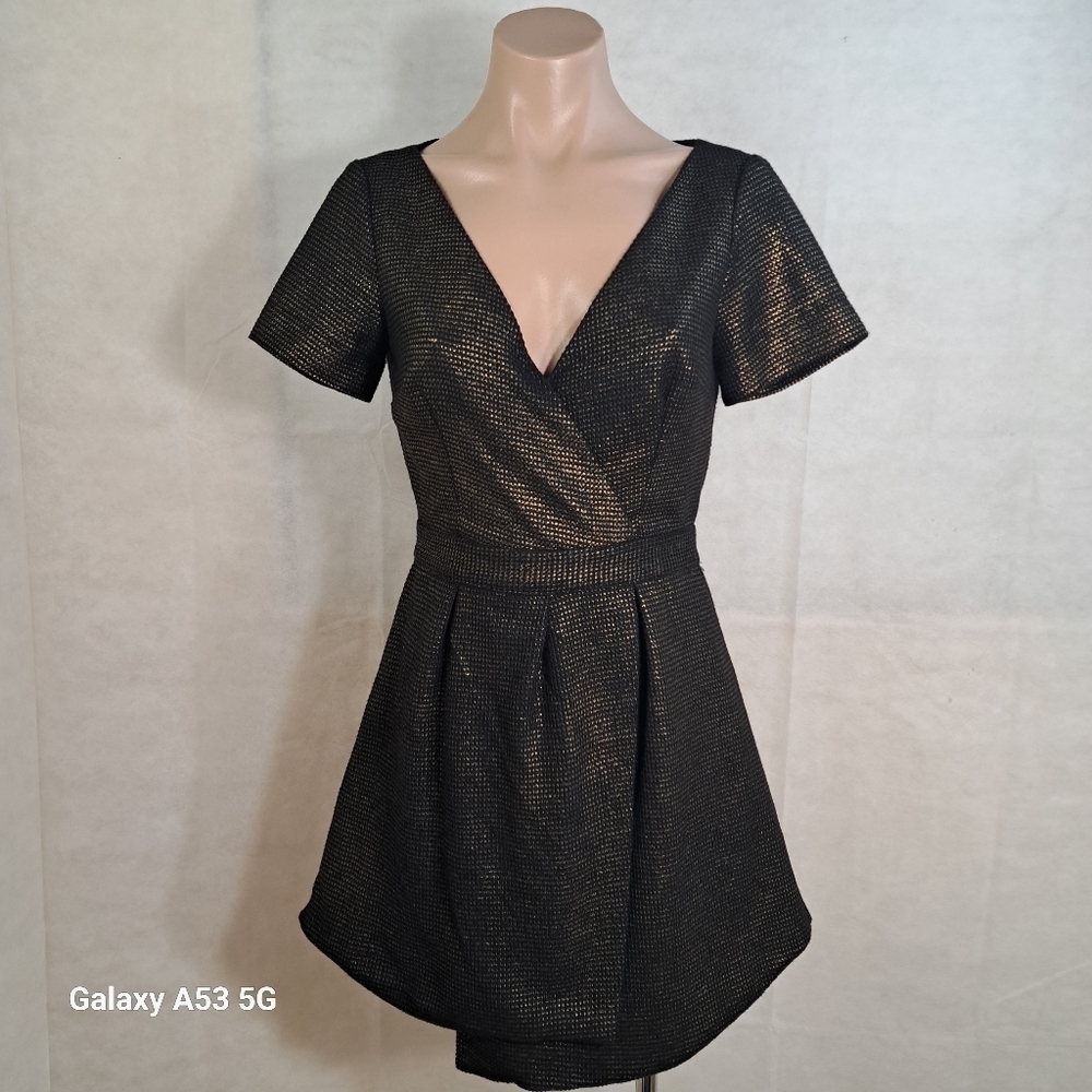 KEEPSAKE Black & Gold w/Asymmetrical Hem Backless S Sleeve Dress Women's Size XS